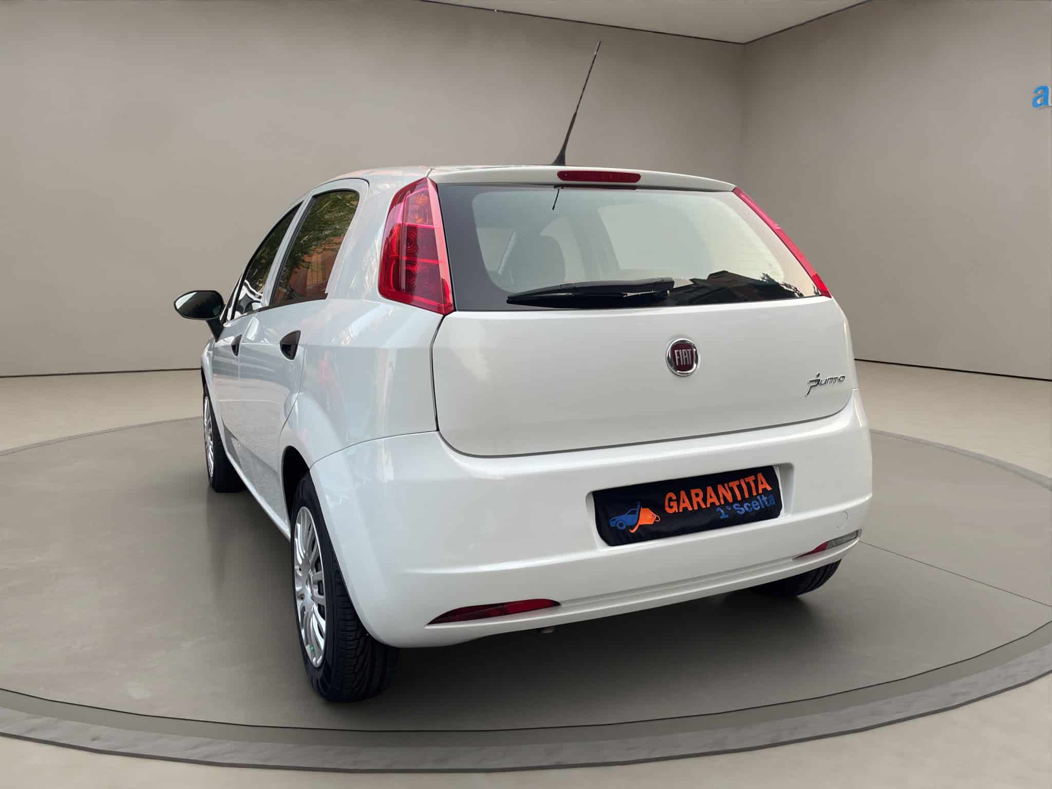 7 fiat punto 2013 benzina unico proprietario neopatentati