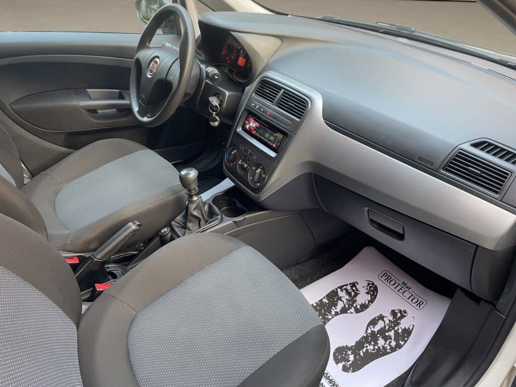 9 fiat punto 2013 benzina unico proprietario neopatentati