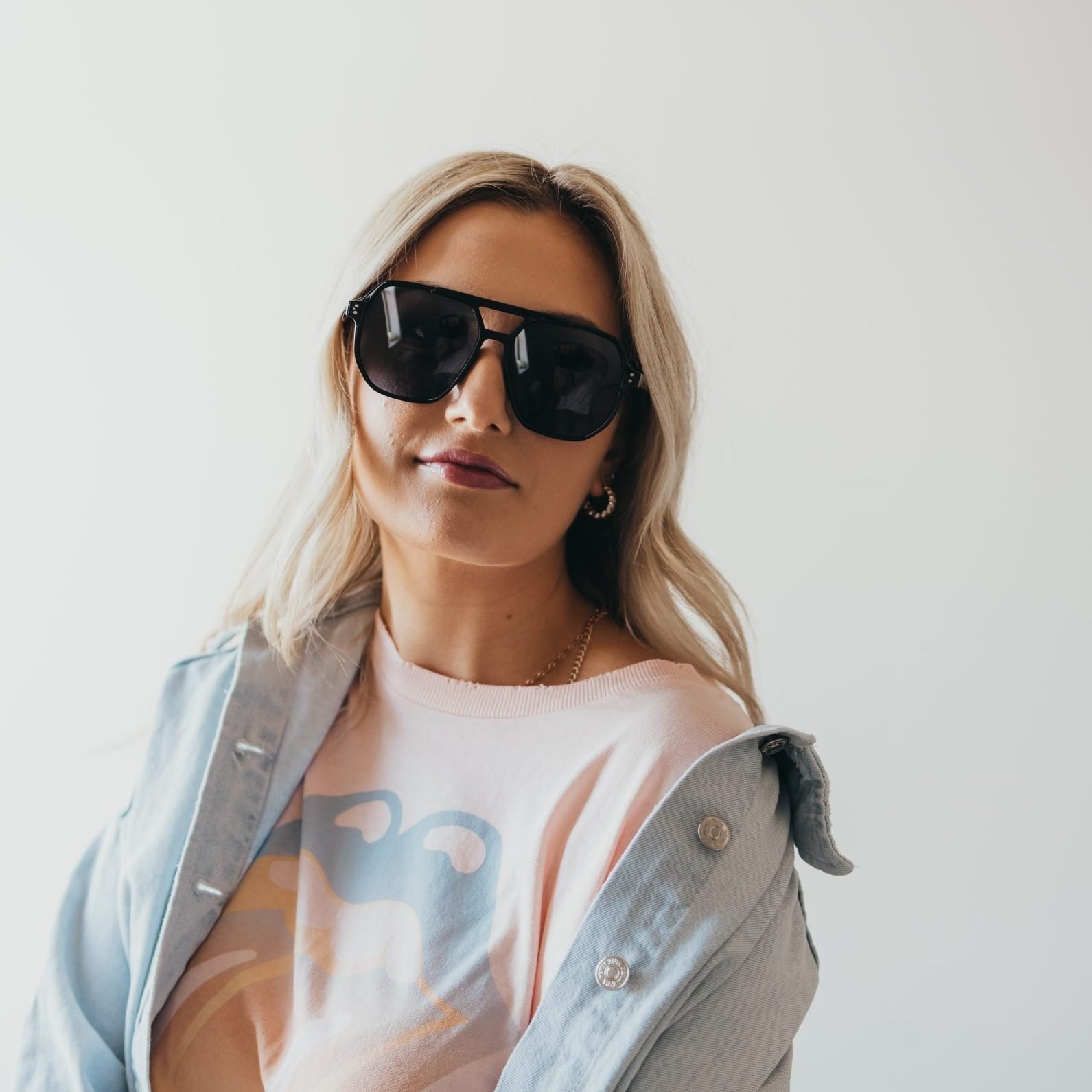 Featured image for “How to Save Money When Buying Glasses Online: Tips and Tricks for Smart Shoppers”