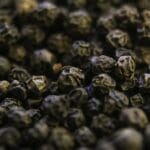 ЕТЕРИЧНО МАСЛО ОТ ЧЕРЕН ПИПЕР - ПОЛЗИ И ПРИЛОЖЕНИЯ