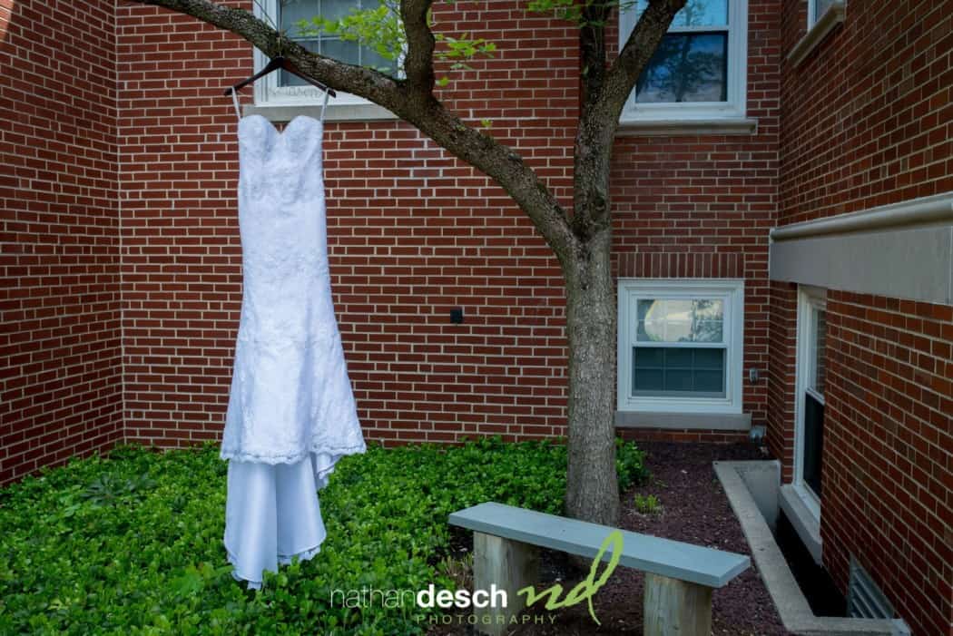 spring wedding at barn at overlook