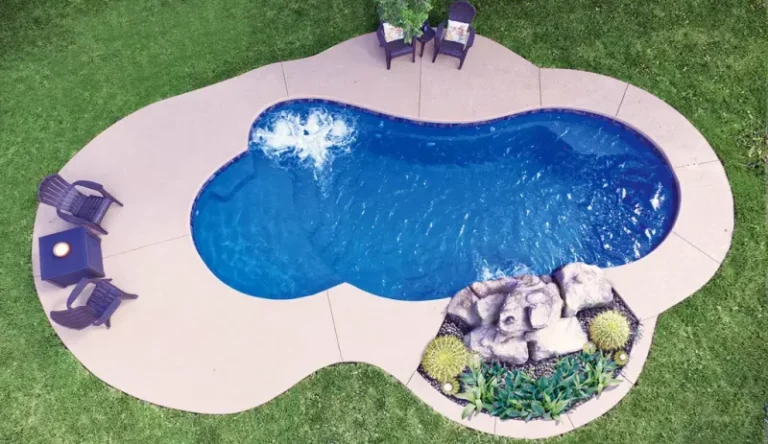Aerial view of a backyard featuring a luxurious inground pool