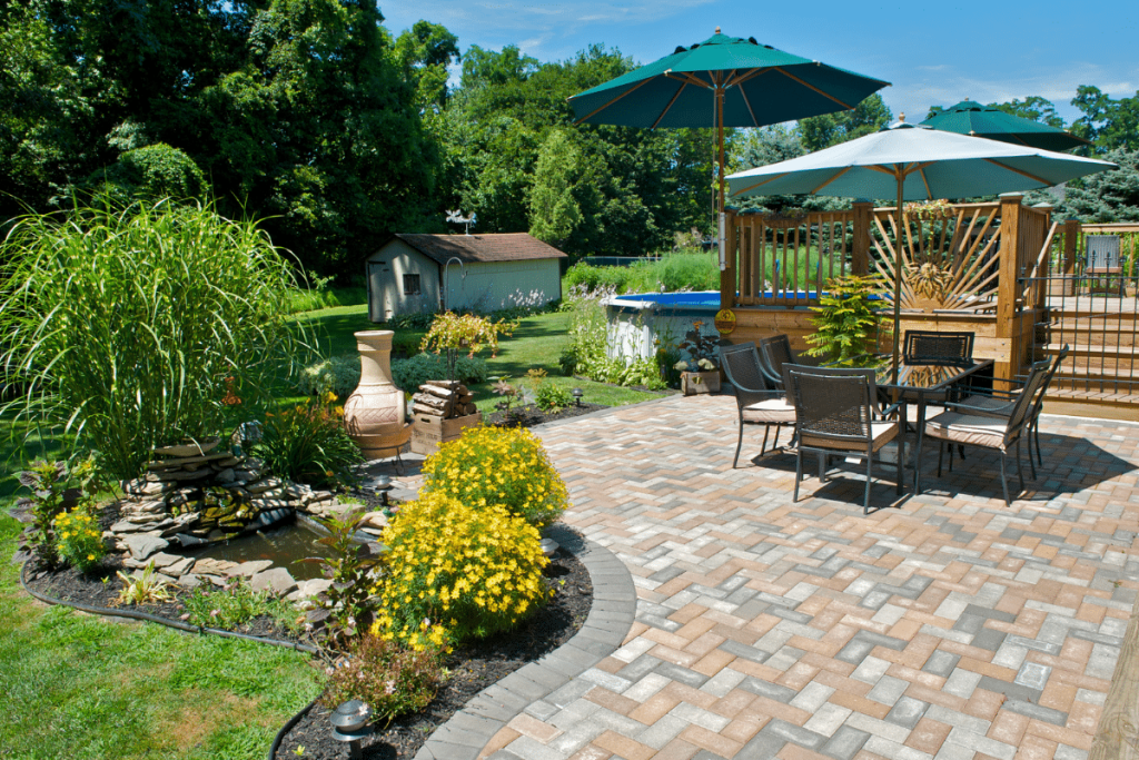 Swimming pool contractor showcasing backyard patio and pool design.