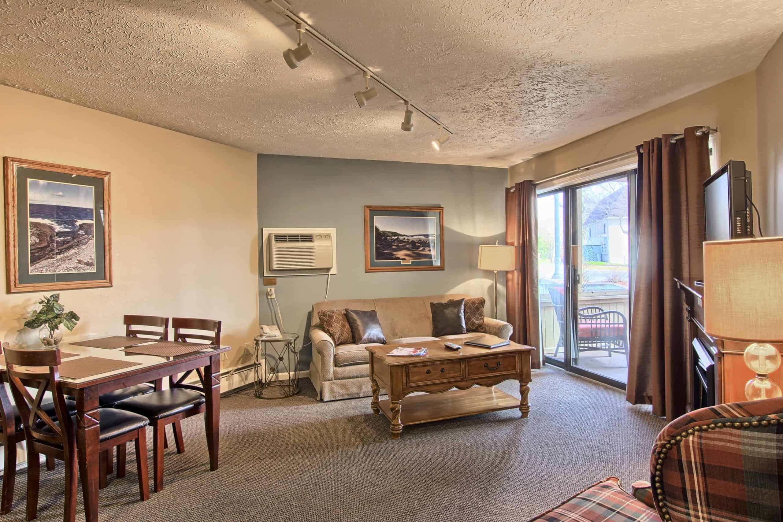 105 Pointes North Inn is a picture of the Living Room
