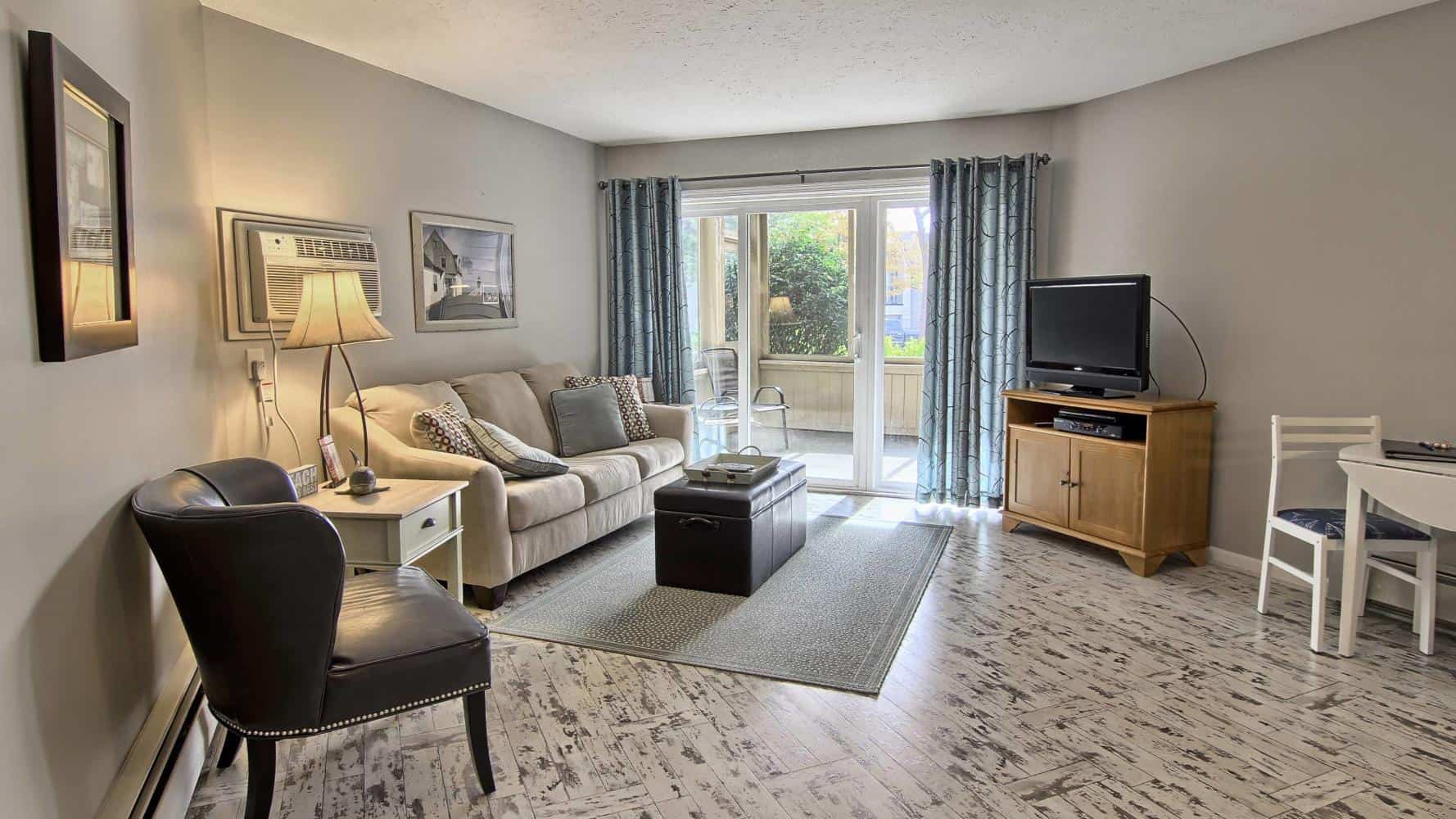 108 Pointes North Inn is a picture of the Living Room