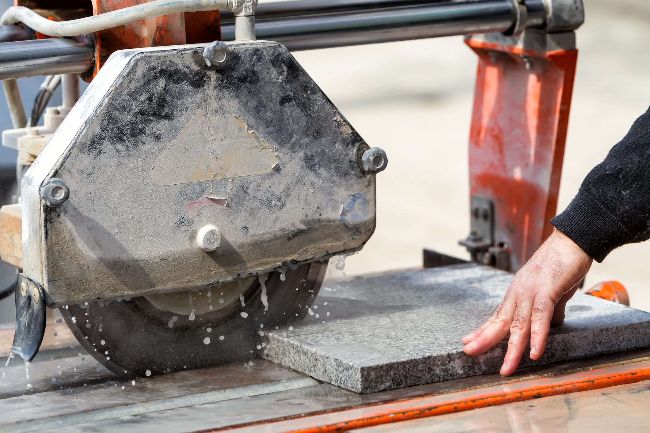 Tailored custom stone cutting for perfect corner fittings