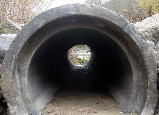 Repairing cracks in a reinforced concrete pipe using pressure grouting