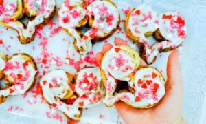 Valentine’s Day freebies,Valentine’s Day deals,free Valentine’s Day offers,restaurant discounts,Valentine’s Day restaurant deals,free treats for Valentine’s Day,Valentine’s Day coupons,Valentine’s Day sales,free Valentine’s gifts,Valentine’s food deals.