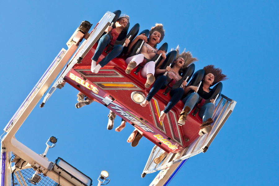 kids at amusement park