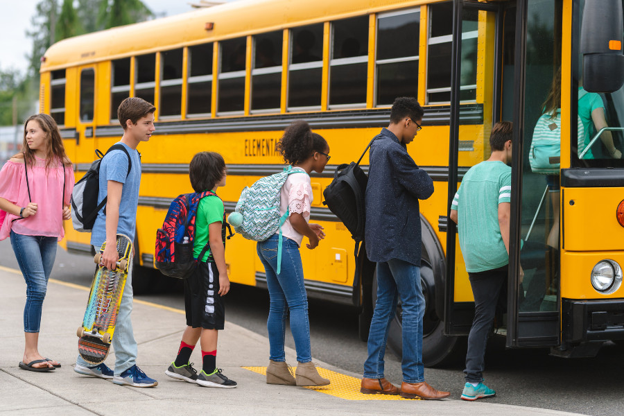 kids getting on bus