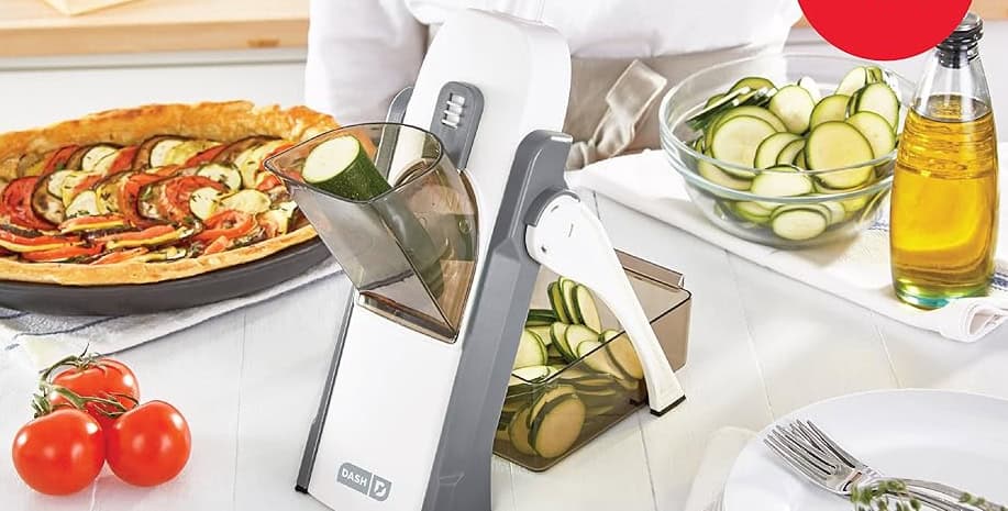 Vegetable slicer with zucchini and vegetable tart.