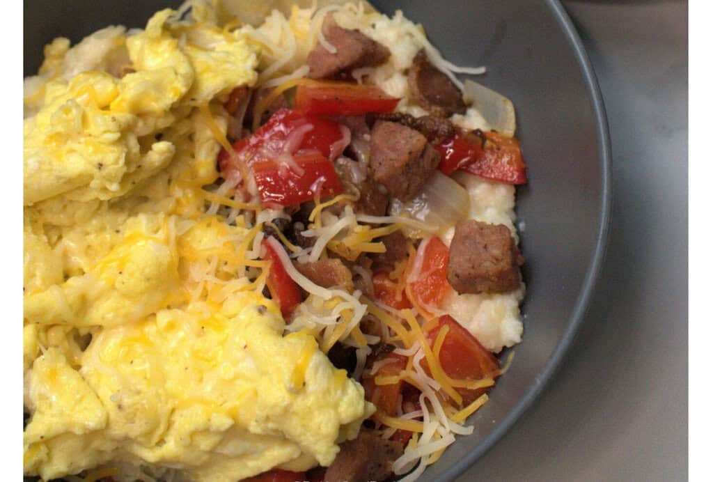 southern breakfast bowls with grits