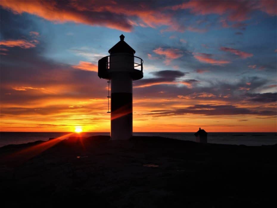 Phare coucher de soleil Lofoten