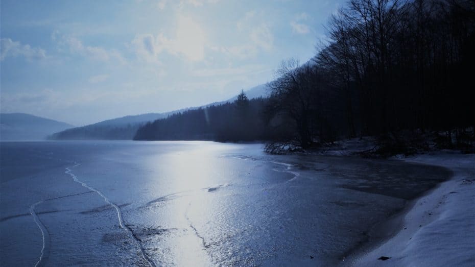 Lac de Bohinj gelé hiver