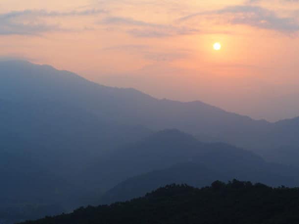 himalaya, massif annapurna au lever du soleil