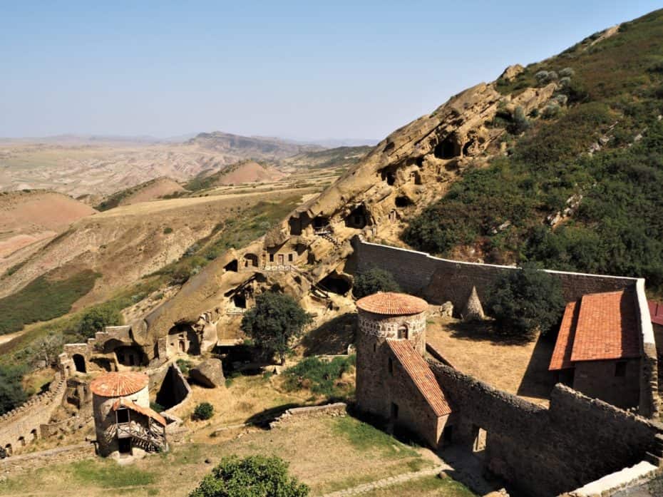 monastère David Garedja et paysage semi désertique