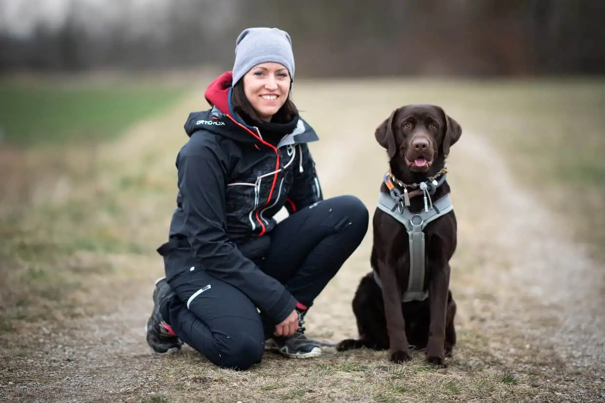 charlie-und-carina-vollzeit4beiner-kundinnen-junghunde-programm-kurs-training-hund.jpg