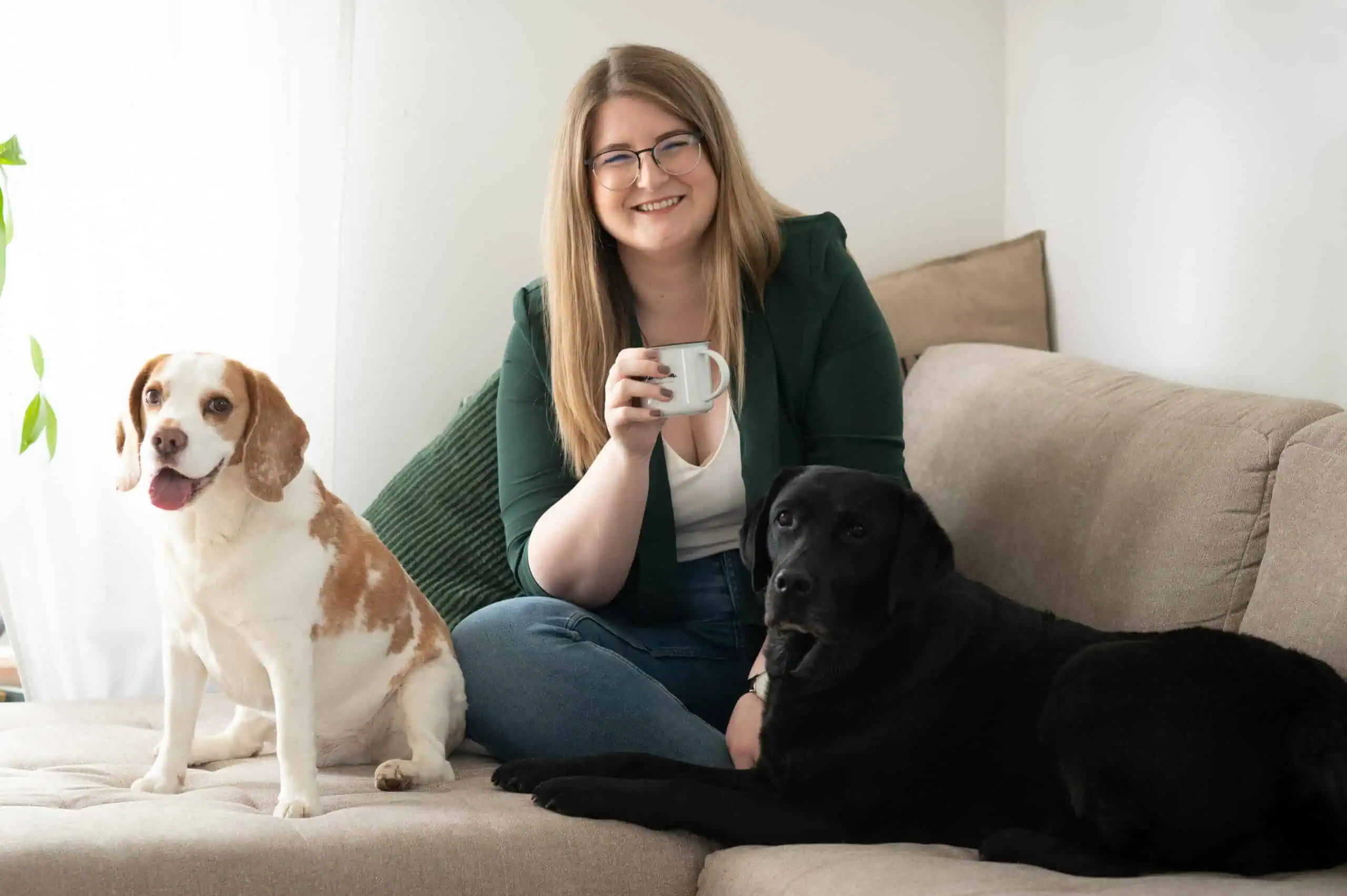 kerstin-quast-hund-alleine-bleiben-bürohunde
