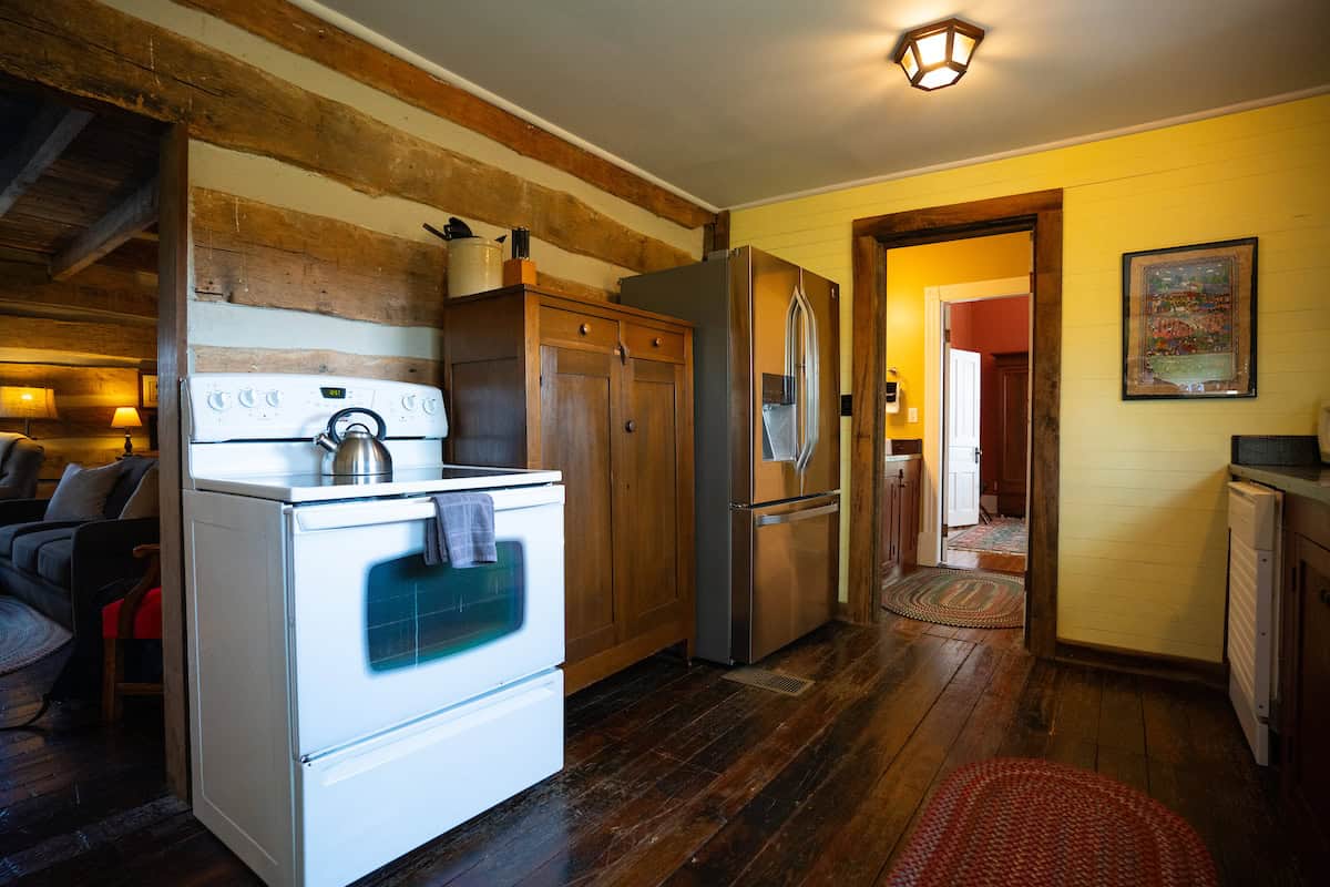 Fisher Ford house - fully-furnished kitchen in a rural setting on a large farm in Northern Garrard County
