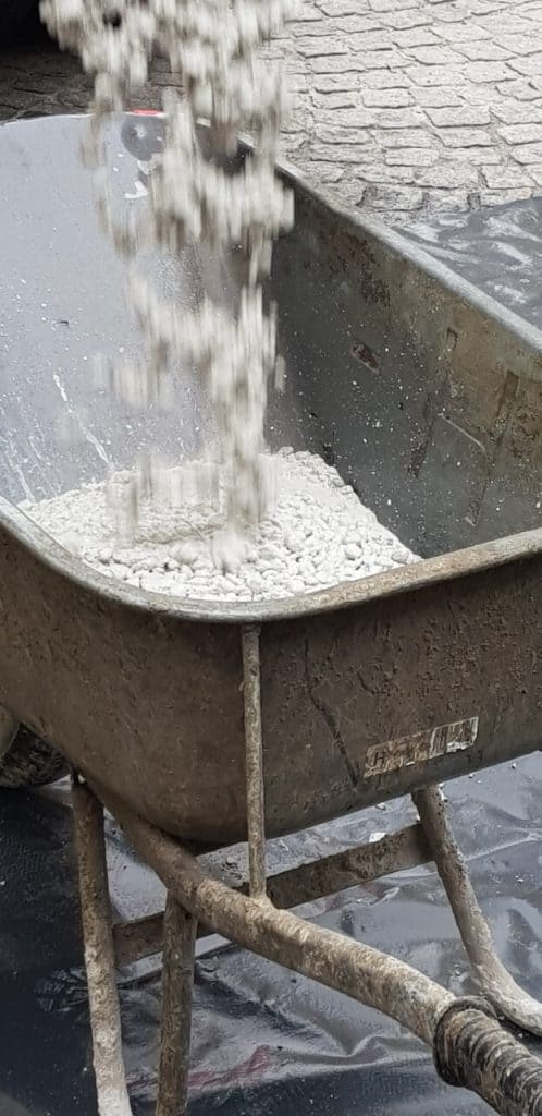 Herstellung eines Sichtbetonbodens aus Weißbeton von Wohnbeton