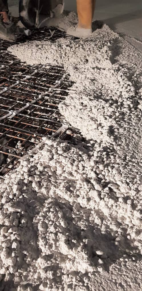 Herstellung eines Sichtbetonbodens aus Weißbeton von Wohnbeton