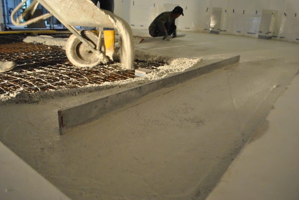 Herstellung eines Sichtbetonbodens aus Weißbeton von Wohnbeton