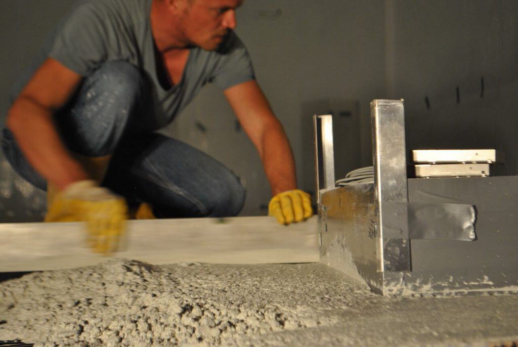 Herstellung eines Sichtbetonbodens aus Weißbeton von Wohnbeton