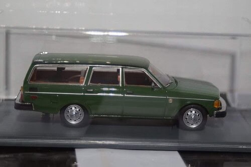 NEO Models Volvo 145 Usa Estate Green NEO43093 1:43 scale