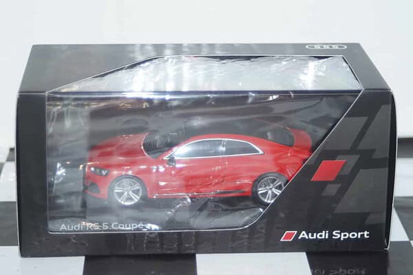 Spark audi a1 2018 white/black dealer 1:43 resin audi5011801031