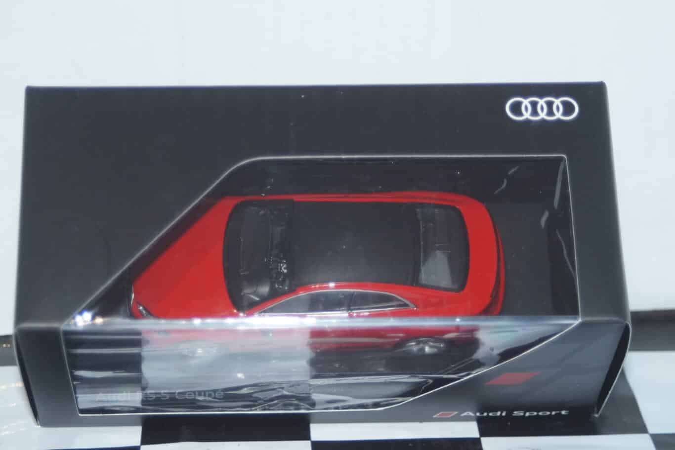 Spark audi a1 2018 white/black dealer 1:43 resin audi5011801031