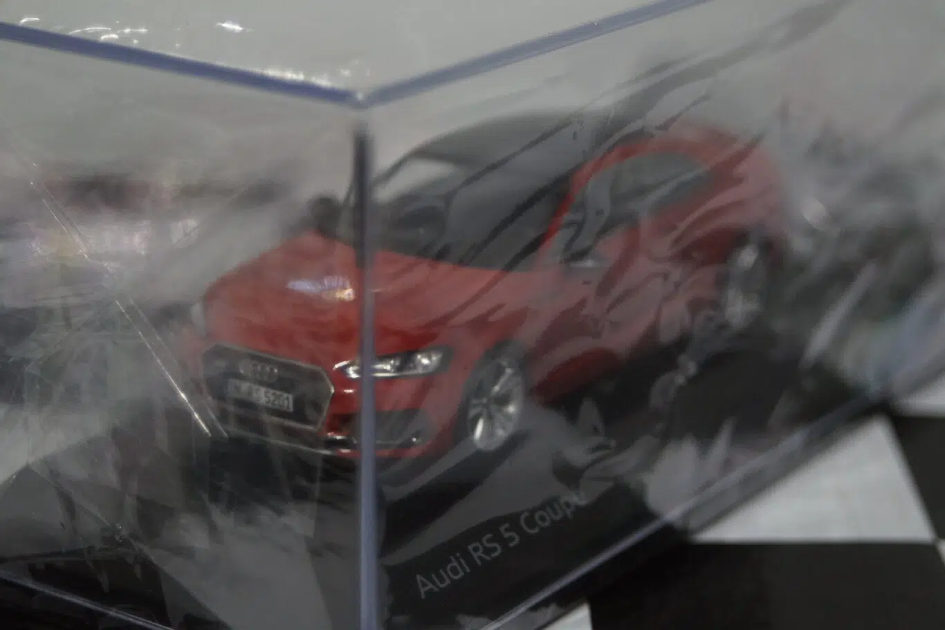 Spark audi a1 2018 white/black dealer 1:43 resin audi5011801031
