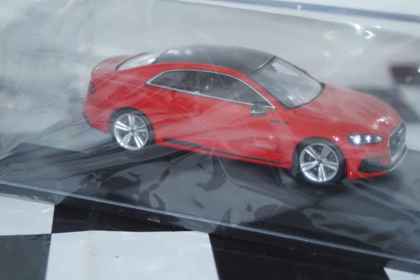 Spark audi a1 2018 white/black dealer 1:43 resin audi5011801031