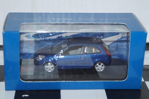 Minichamps ford fiesta blue 3 door dealer boxed