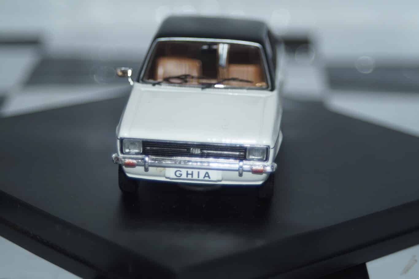 Trofeu ford escort mk2 1300 ghia diamond white rhd 1:43rd 1002w