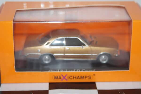 Maxichamps opel rekord d coupe 1975 gold  1:43 940 044020