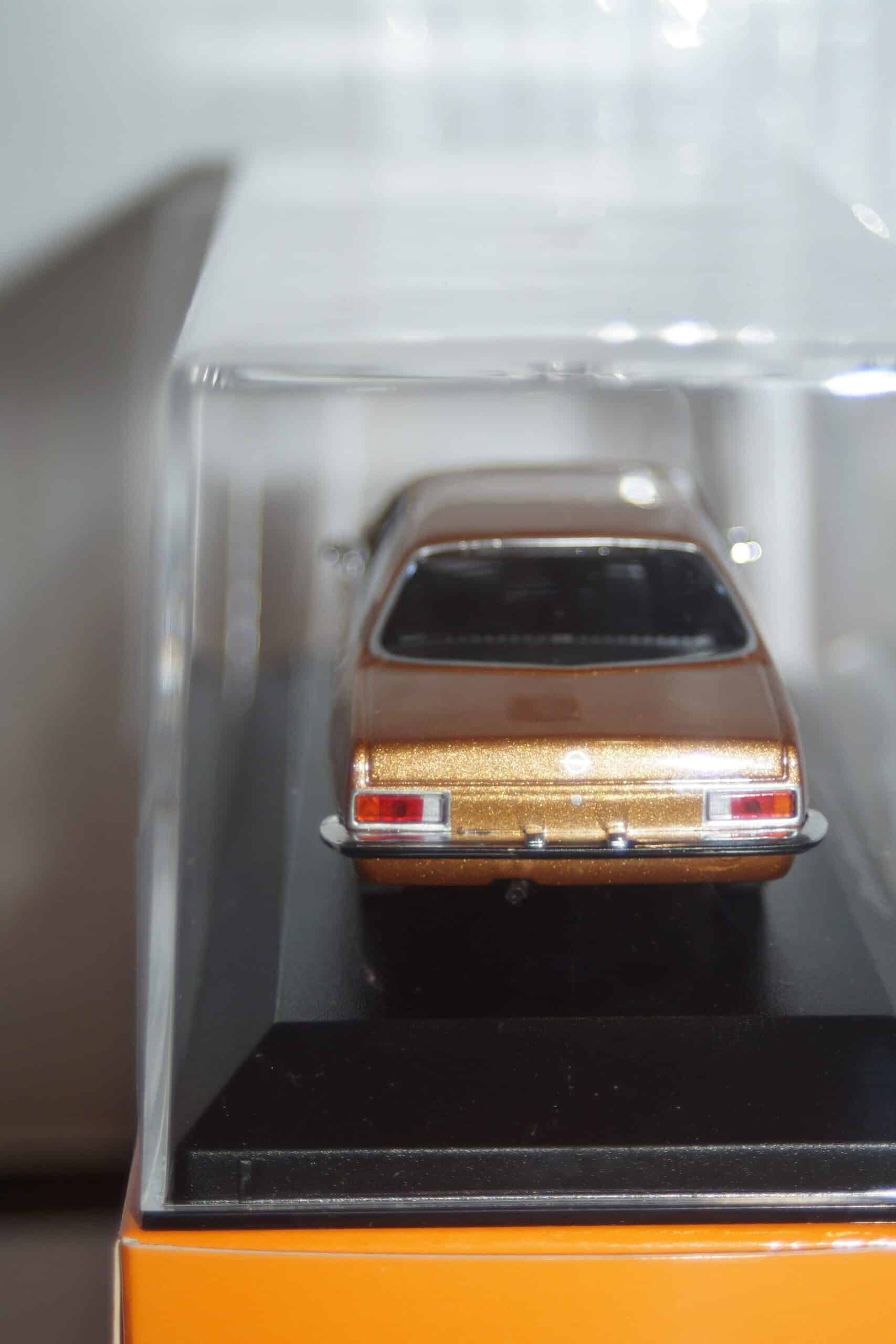 Maxichamps opel rekord d coupe 1975 gold  1:43 940 044020