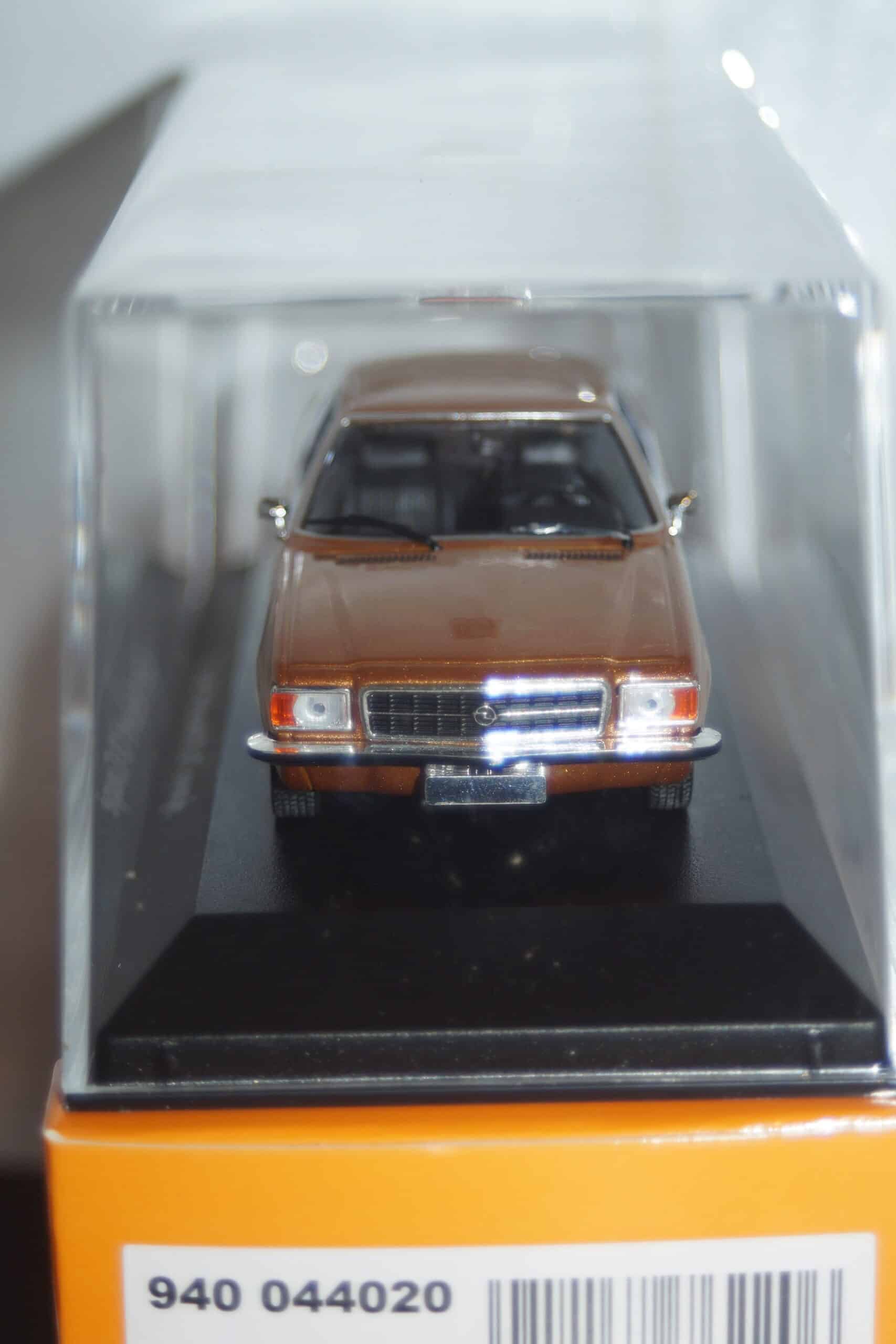 Maxichamps opel rekord d coupe 1975 gold  1:43 940 044020