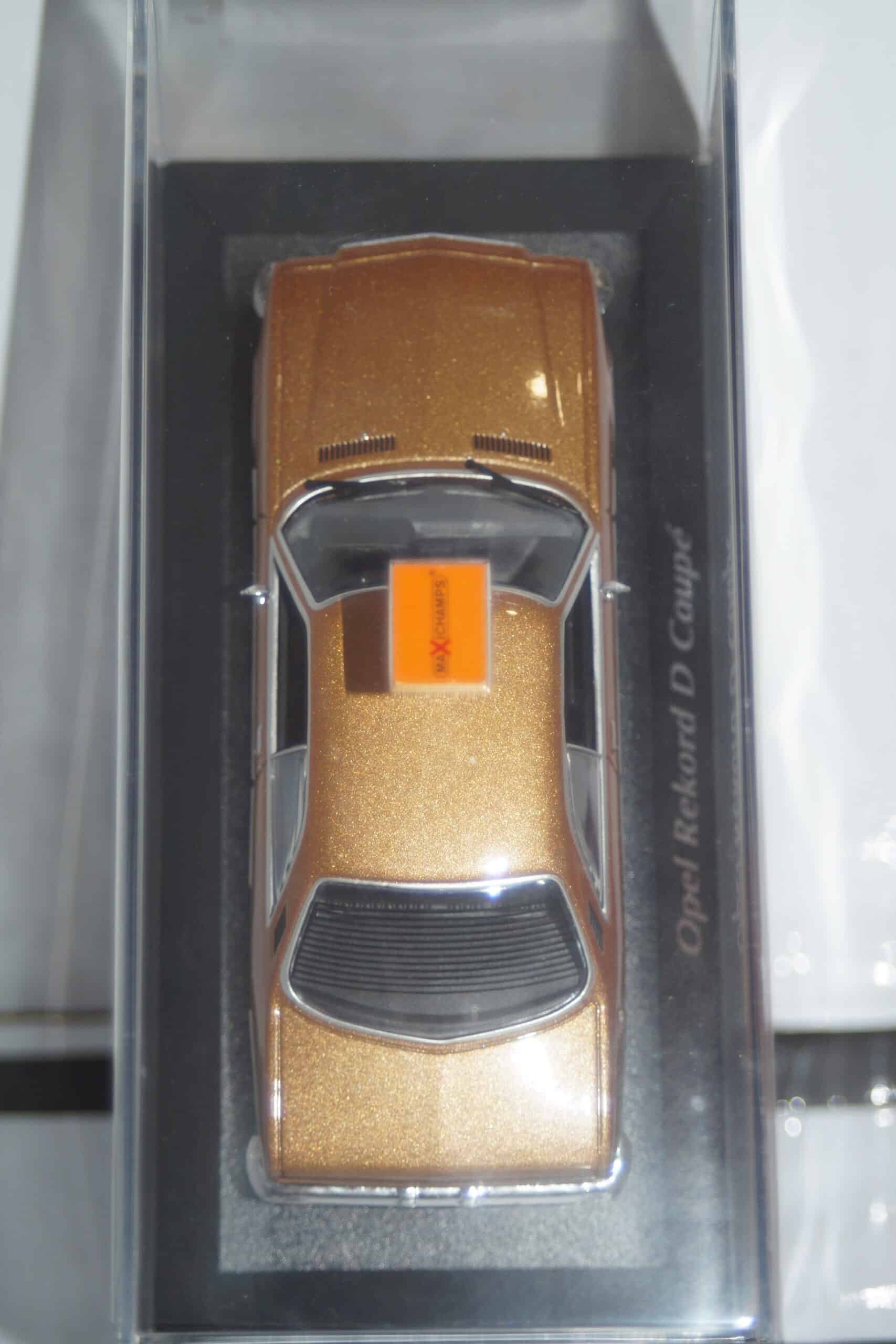 Maxichamps opel rekord d coupe 1975 gold  1:43 940 044020
