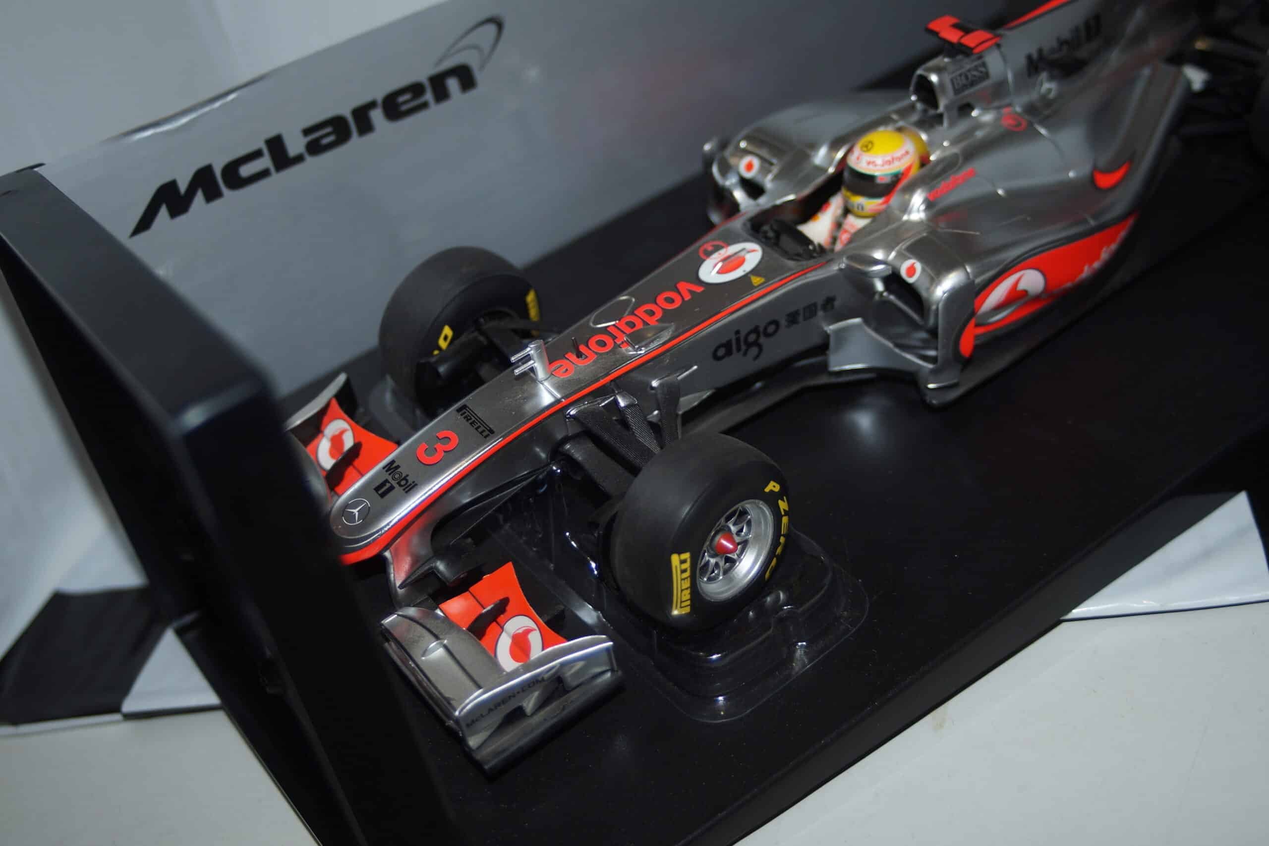 Minichamps mclaren mercedes l.hamilton f1 2011 showcar 530 111873 1:18