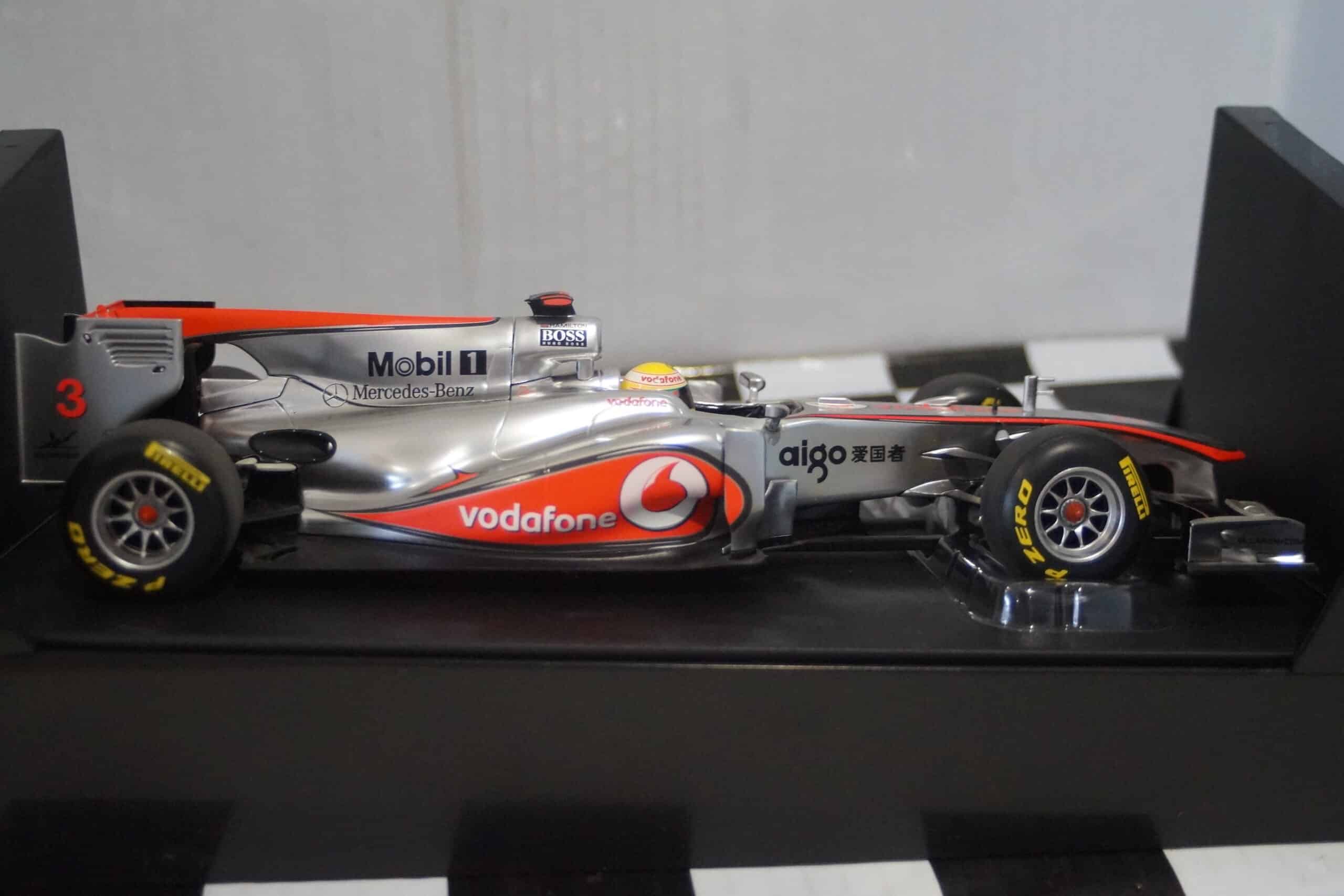 Minichamps mclaren mercedes l.hamilton f1 2011 showcar 530 111873 1:18