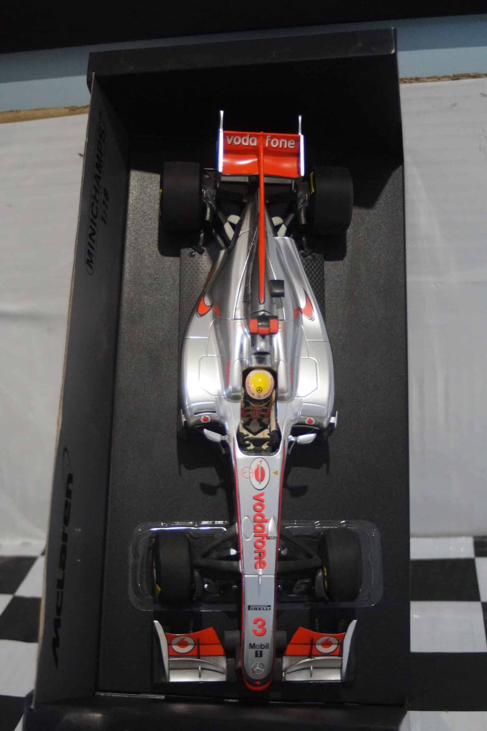 Minichamps mclaren mercedes l.hamilton f1 2011 showcar 530 111873 1:18