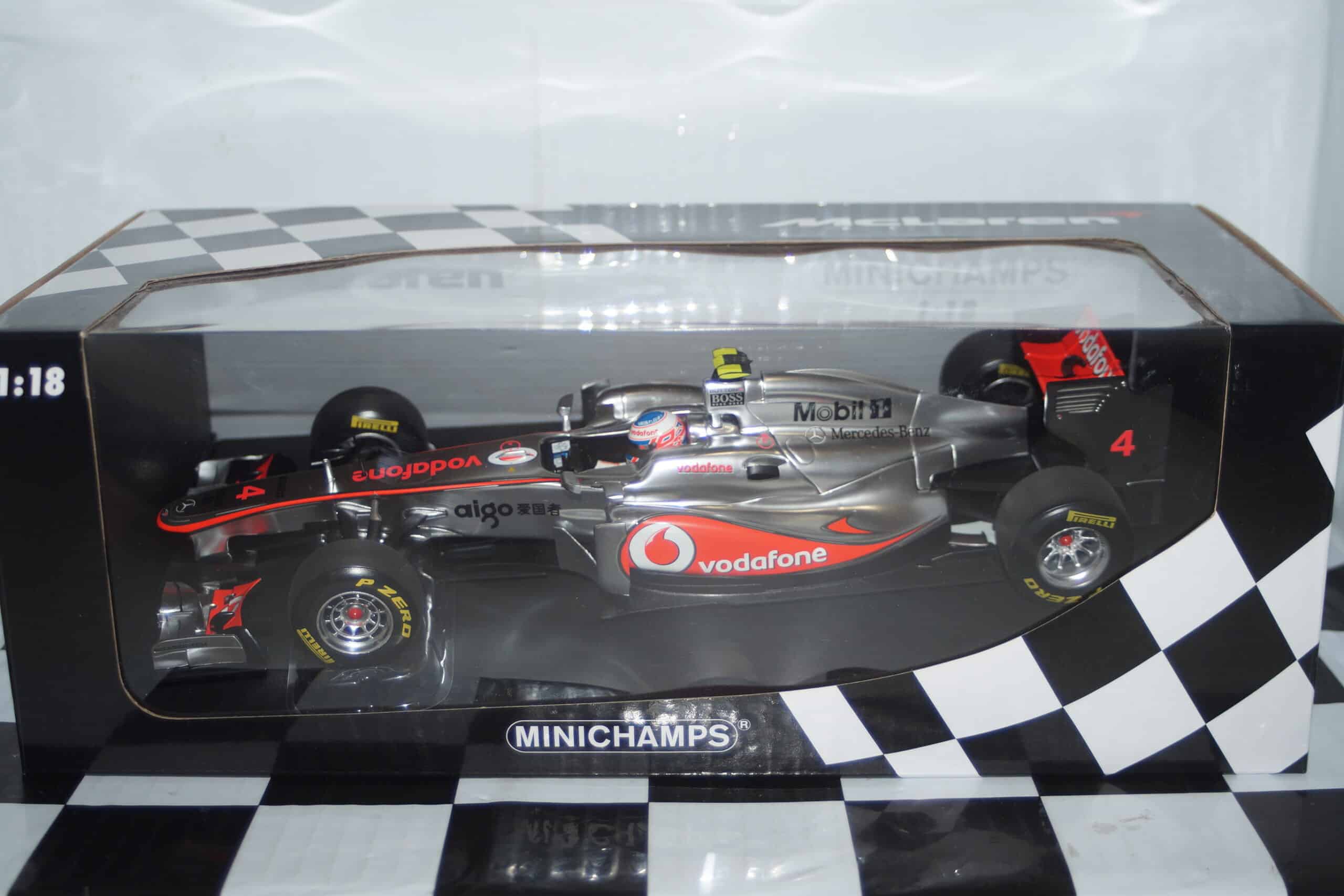 Minichamps mclaren mercedes mp4-26 j.button f1 2011 530 111804 1:18