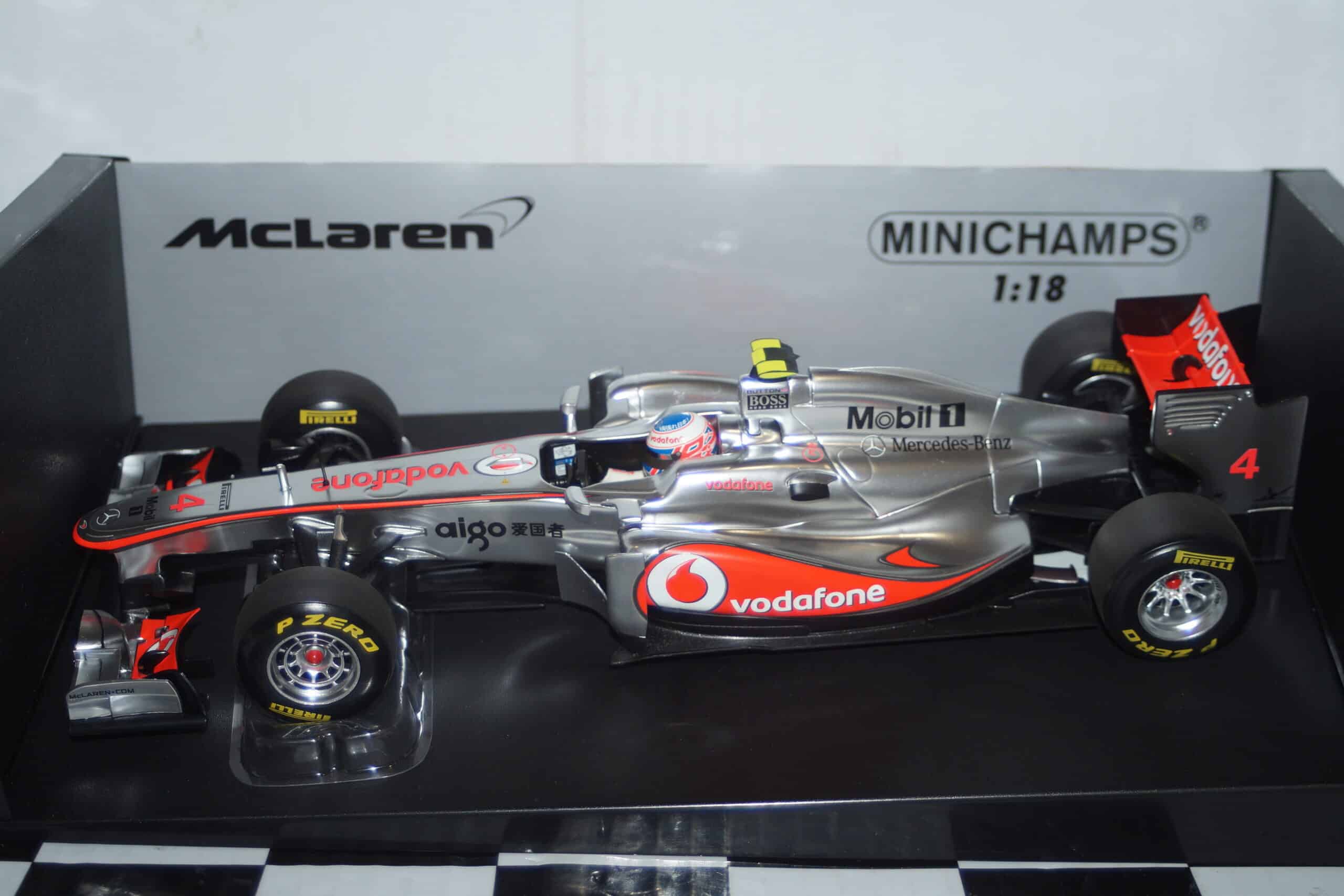 Minichamps mclaren mercedes mp4-26 j.button f1 2011 530 111804 1:18