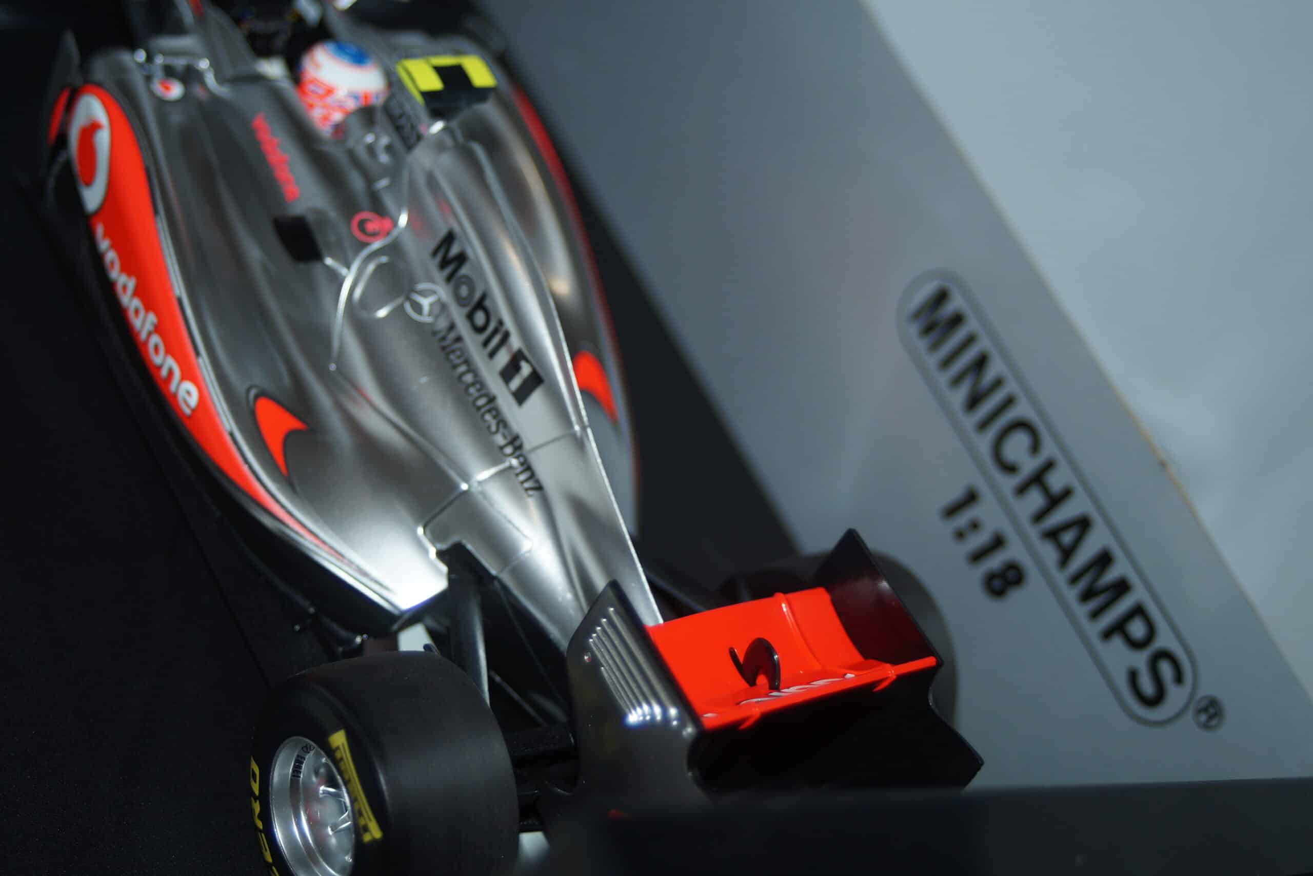 Minichamps mclaren mercedes mp4-26 j.button f1 2011 530 111804 1:18