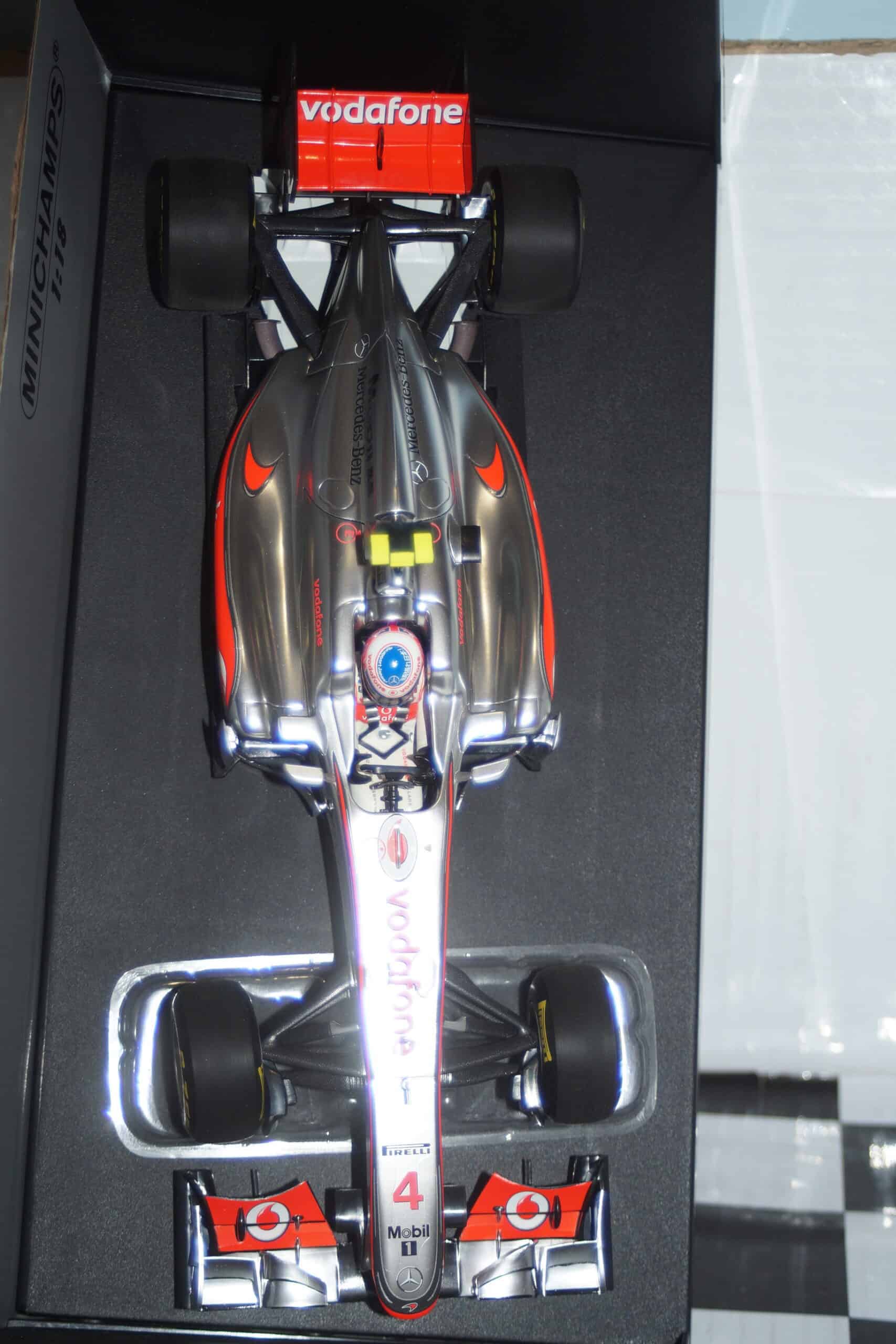 Minichamps mclaren mercedes mp4-26 j.button f1 2011 530 111804 1:18