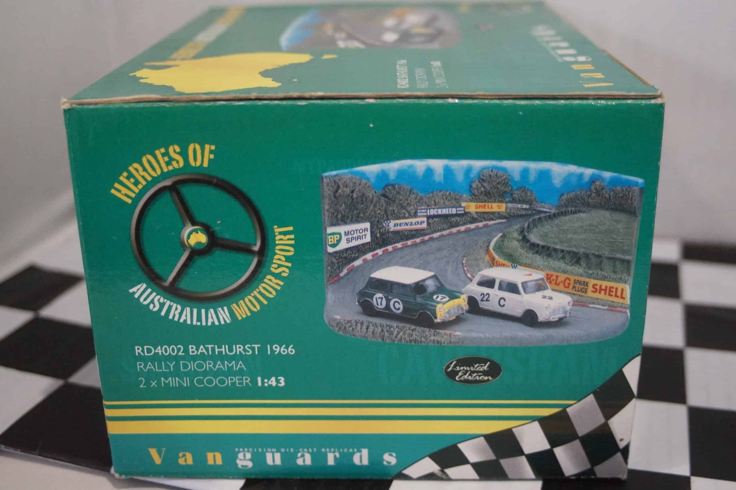 Vanguards bathurst 1966 2 x mini cooper diorama rd4002 1:43 scale