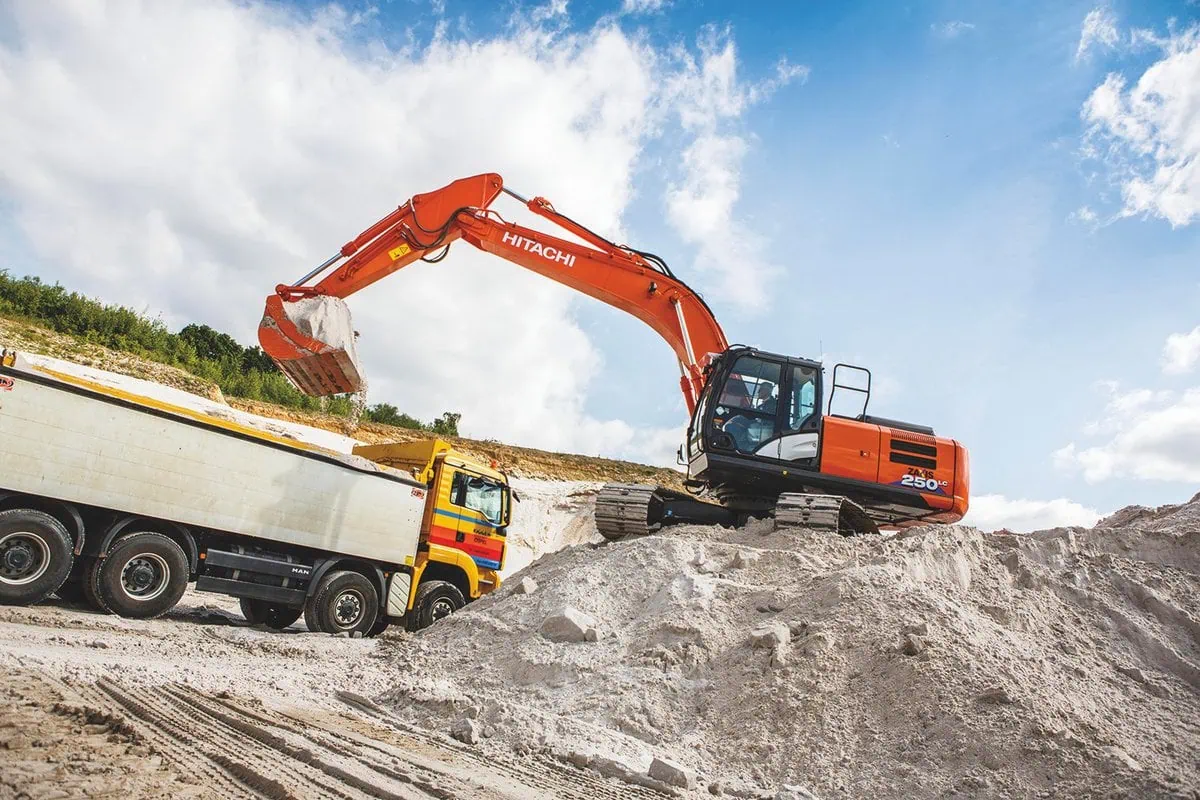 Excavadora Hitachi ZX250 de segunda mano
