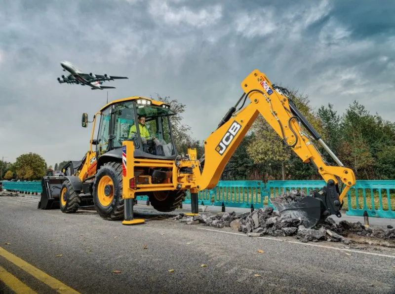 excavator vs backhoe