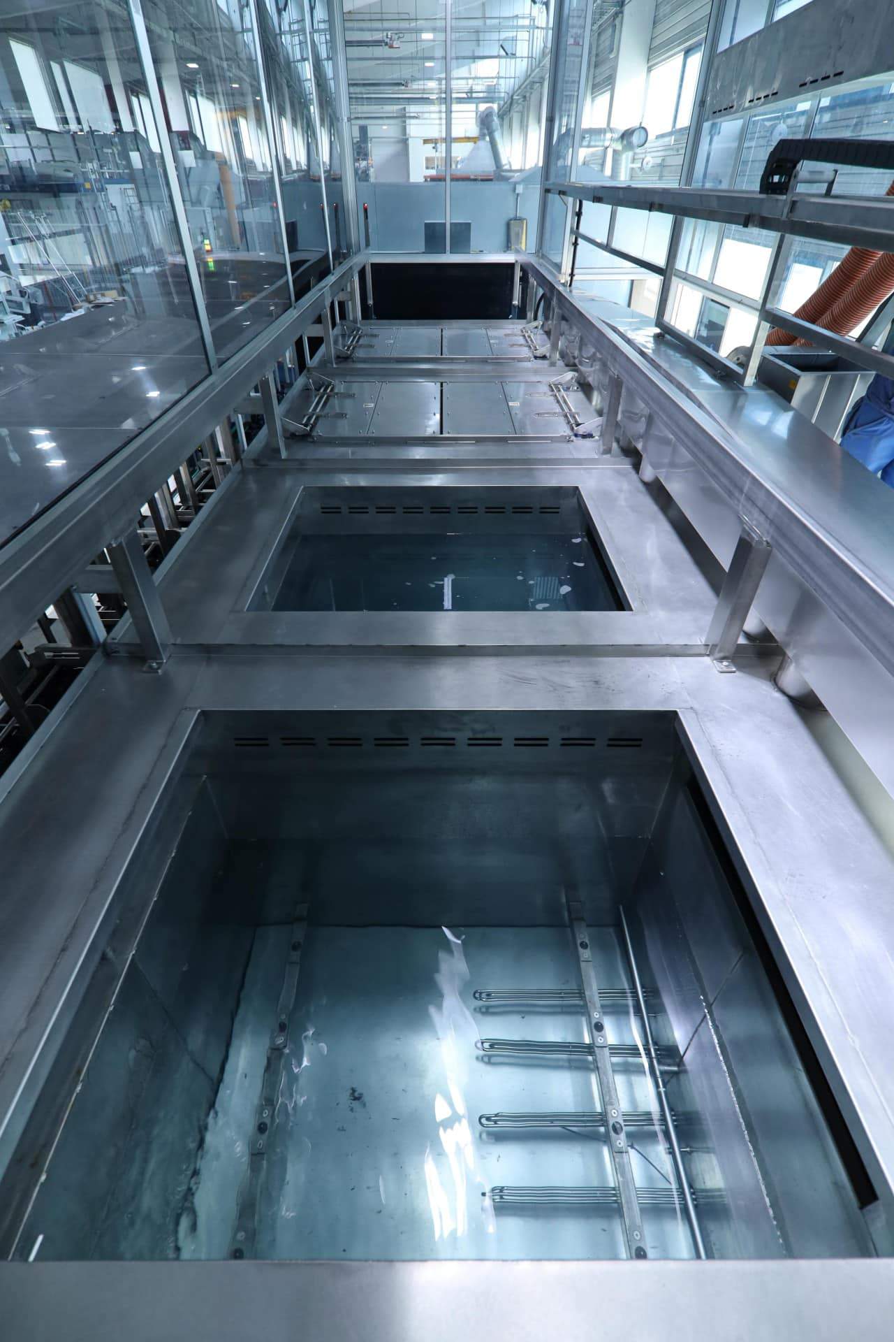 Mehrstufiges Reinigungssystem - Mehrkammer-Ultraschallanlage
