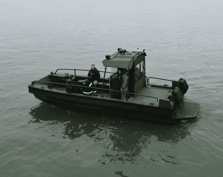 oeswag p1524 mehrzweckboot wasser